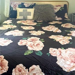 PBTeen Emily & Meritt floral duvet queen
